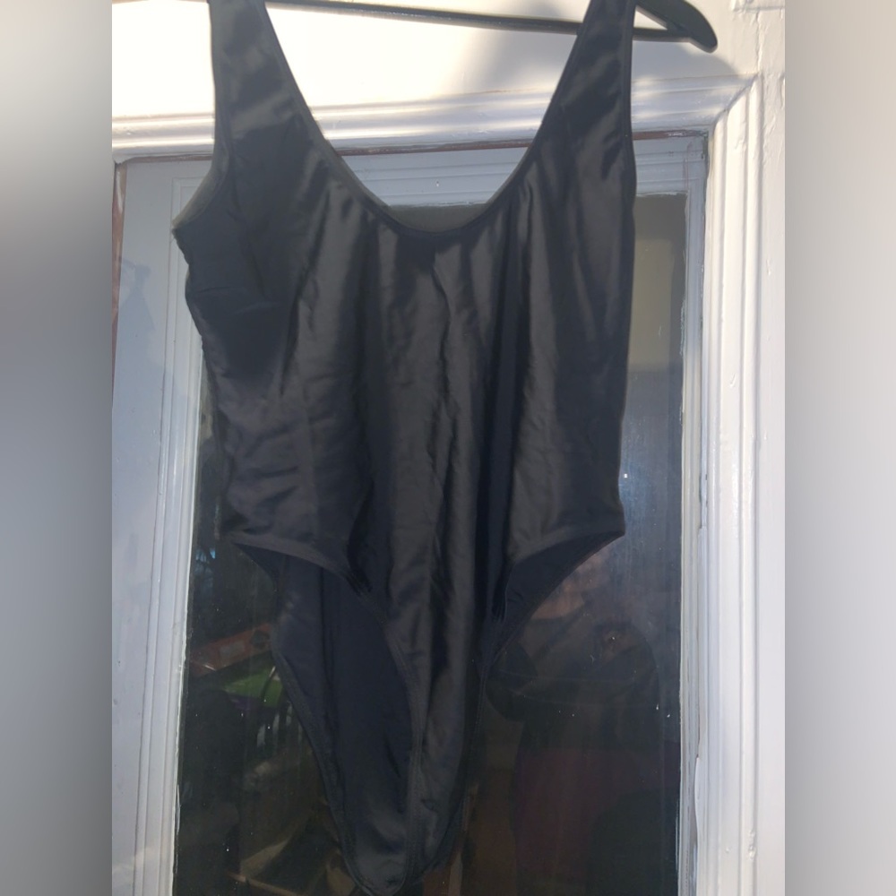 BLACK HIGH LEG BATHING SUIT
